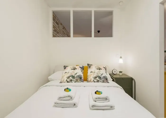 Lägenhet Spacious Stylish Up To 4ppl Close To Centre *