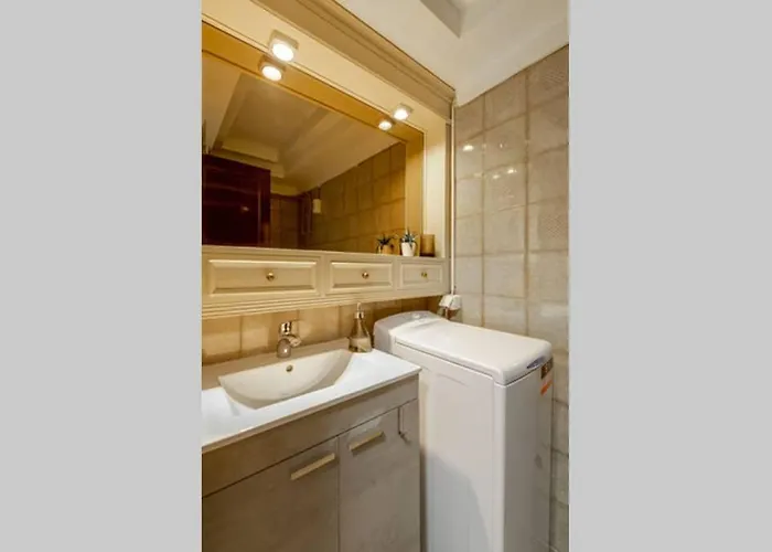 Spacious Stylish Up To 4ppl Close To Centre Thessaloníki