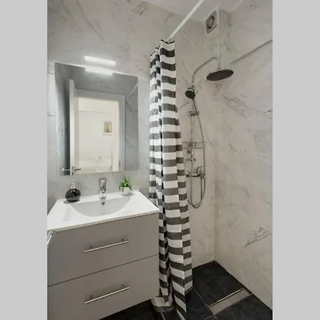 Spacious Stylish Up To 4ppl Close To Centre *