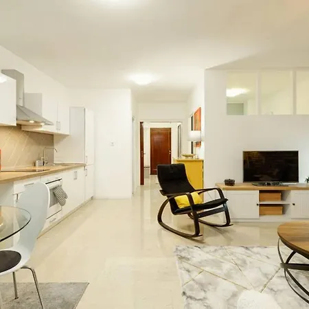 Spacious Stylish Up To 4ppl Close To Centre Thessaloniki