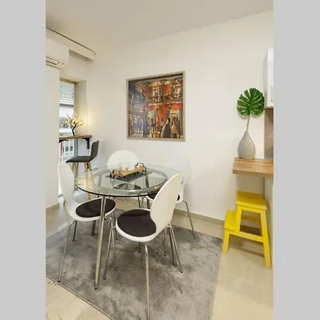 Spacious Stylish Up To 4ppl Close To Centre *