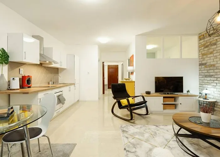 Spacious Stylish Up To 4ppl Close To Centre Салоники