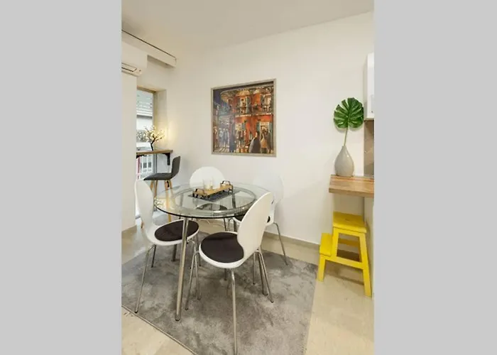 Spacious Stylish Up To 4ppl Close To Centre *