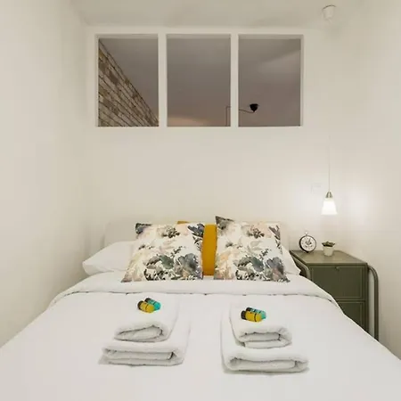 Lägenhet Spacious Stylish Up To 4ppl Close To Centre *