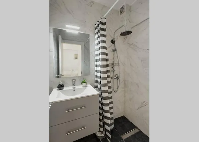 Spacious Stylish Up To 4ppl Close To Centre *